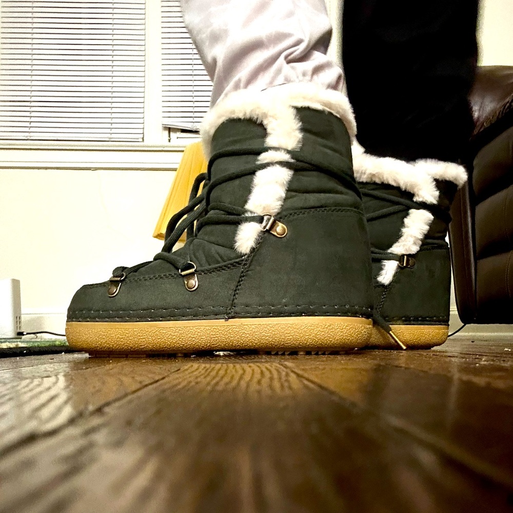 Boots/shoes - Picture 3 of 5